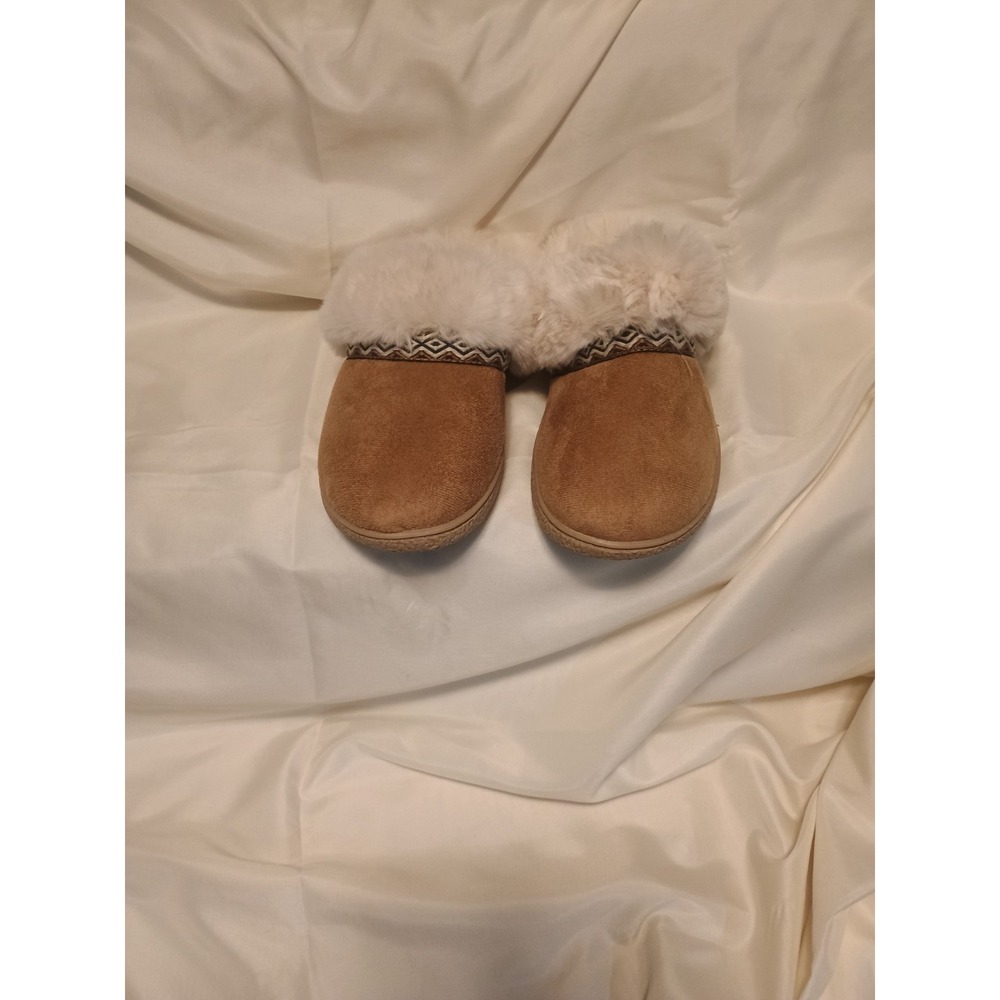 Women's Isotoner Slippers Size 7.5-8 Smartzone Long Lasting Gel Comfort
